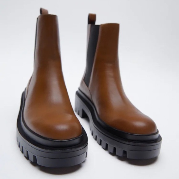 NWT. Zara Flat Leather Ankle Boots. Size 9. - Picture 4 of 9